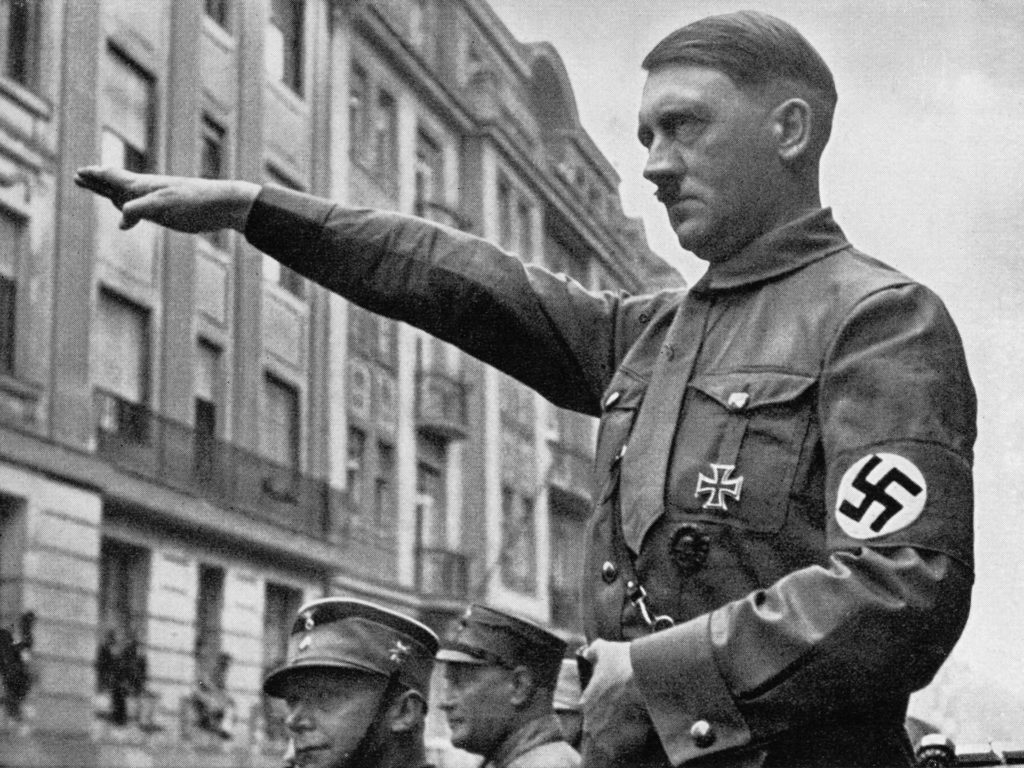 Adolf Hitler, horogkereszt